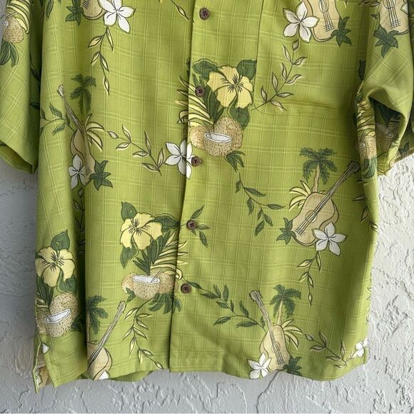 TOMMY BAHAMA Shirt Men Large Silk Hawaiian Floral Guitar Coconut Resort Camp - Picture 3 of 7